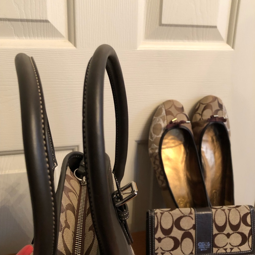 Authentic Coach Handbag - Picture 4 of 6